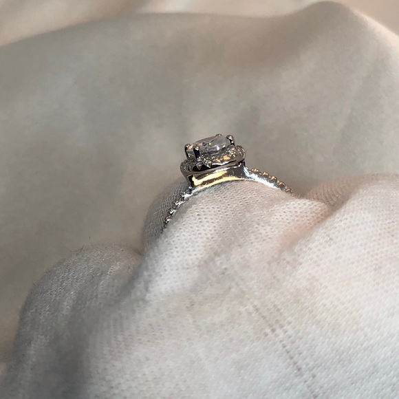 JUST ARRIVED🔥| 925SS Oval Halo CZ Engagement Ring - Picture 5 of 7